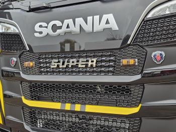 S660 V8 6x2/4 / FULL AIR / RETARDER / SHOW / 23.000 km !