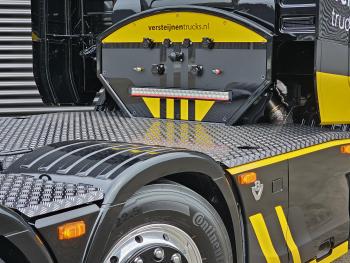 S660 V8 6x2/4 / FULL AIR / RETARDER / SHOW / 24.000 km !