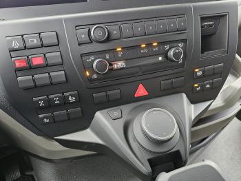 TGS 35.470 8x4 / HMF 2243 Z KRAAN + HAAKARM
