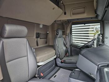 R490 8X2*6 / HMF 50TM + JIB / NL-TRUCK
