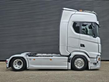 S590 V8 4x2 / RETARDER / FULL AIR / 54DKM