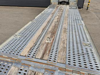AD320S42 8x2 / RETARDER / WINCH / AUTO-TRANSPORTER