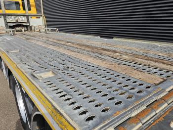 AD320S42 8x2 / RETARDER / WINCH / AUTO-TRANSPORTER