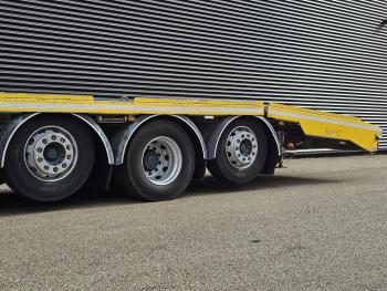 AD320S42 8x2 / RETARDER / WINCH / AUTO-TRANSPORTER
