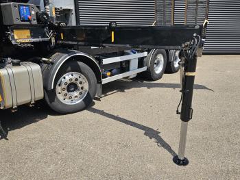 FH540 8X4 / HMF 28TM KRAN / CRANE / OPRIJ- MACHINETRANSPORT