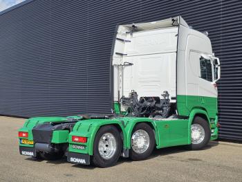 R450 6x2/4 / LIFT STEERING AXLE / RETARDER