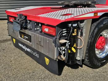 R650 V8 8x4 / HMF 9520 + JIB + WINCH / 140.000 kg GCW