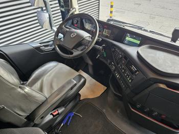 Volvo FH 500 8x2 / HMF 70 tm CRANE + JUMBO TRAILER