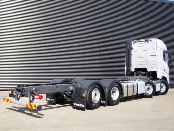FH 500 / CHASSIS / 8x2/6 / LIFT STEERING AXLE / PTO