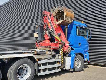 TGS 35.400 / 8x4-4 / CONTAINER SYSTEM / PALFINGER Z CRANE